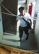 死者的女生告诉记者